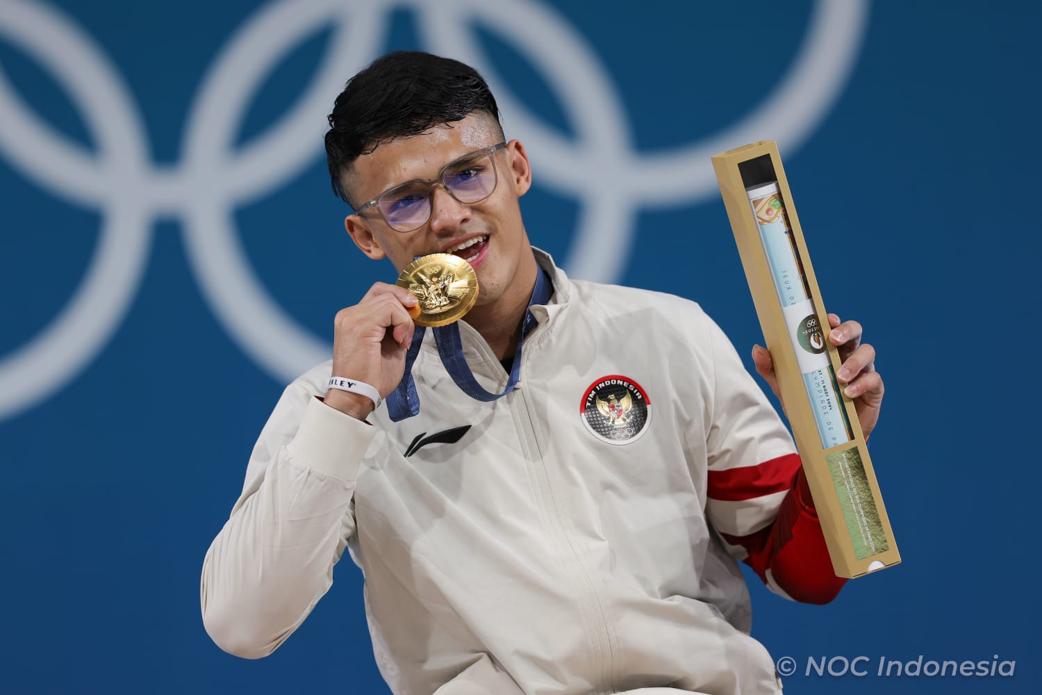 5818Ukir-Sejarah-Emas-untuk-Indonesia-di-Olimpiade-2024-Paris--Rizky-Juniansyah--Ini-untuk-Masyarakat--Keluarga-dan-Kado-HUT-ke-79-RI
