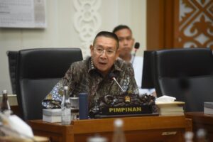 Ketua_Baleg_DPR_RI__Wihadi_Wiyanto_saat_memimpin_Rapat_(Pleno)_dengan_agenda_membahas_tindak_lanjut_20240826164421
