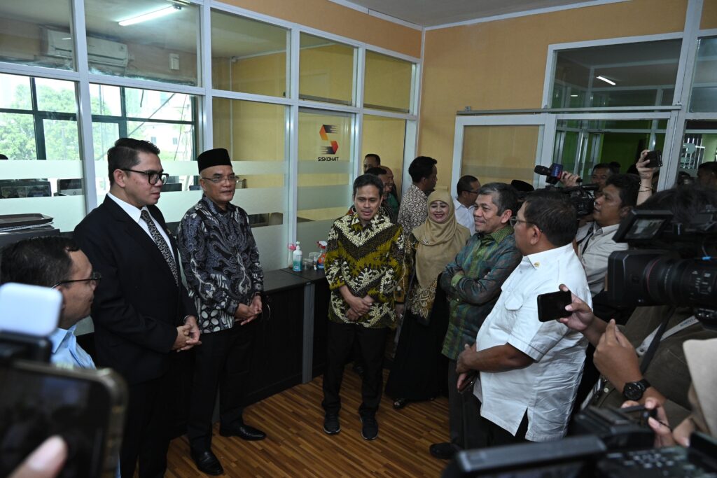Pansus_Angket_Haji_DPR_RI_saat_melakukan_inspeksi_mendadak_(sidak)_ke_Kantor_Sistem_Komputerisasi_Ha20240905095430