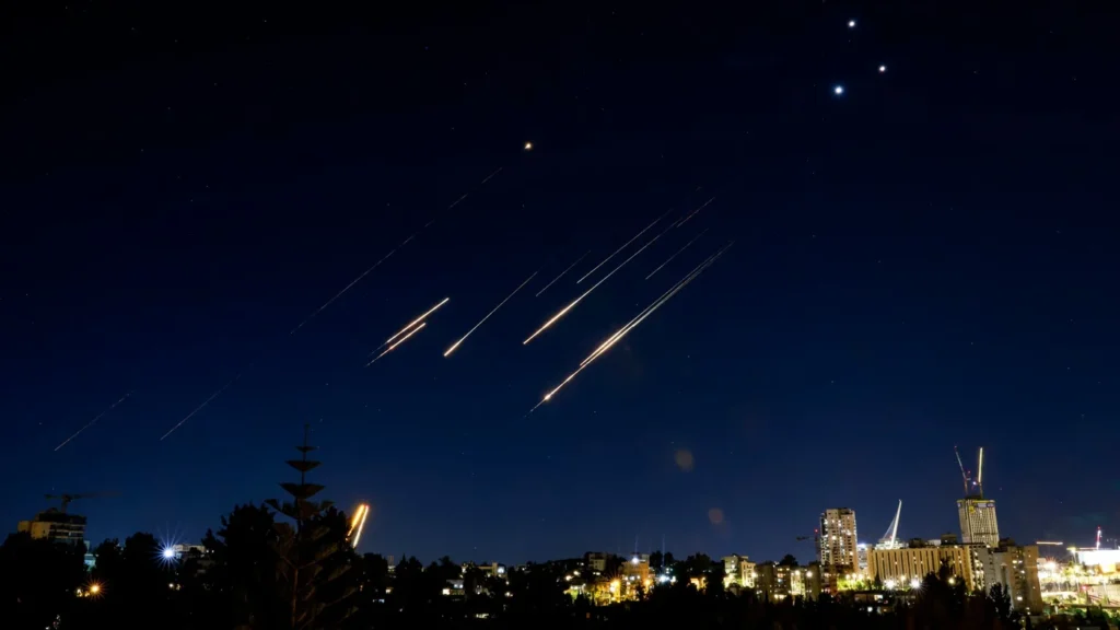 israel-jerusalem-sky-iran-ballistic-missiles-14-jun-2025-afp.jpg