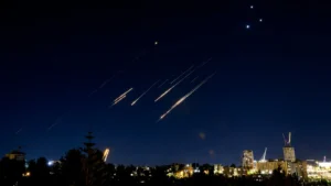 israel-jerusalem-sky-iran-ballistic-missiles-14-jun-2025-afp.jpg
