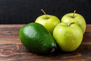 avocado-green-apple-table_176402-3880